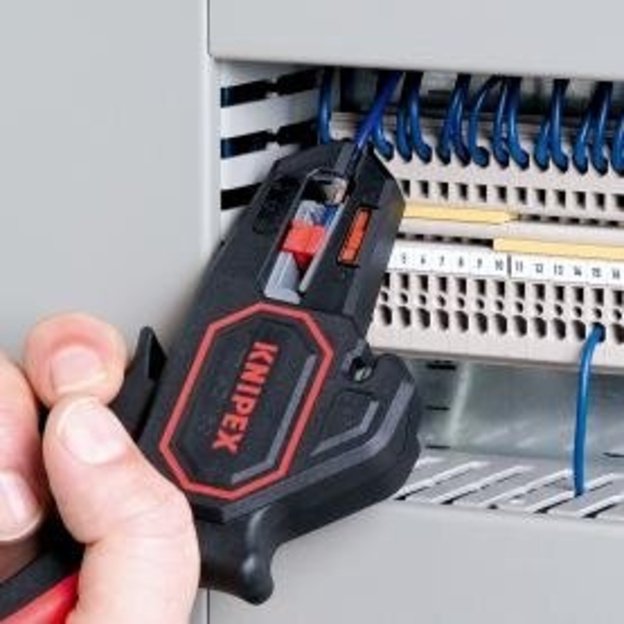 Self adjusting insulation stripper 180mm (0.2-6mm²) KNIPEX