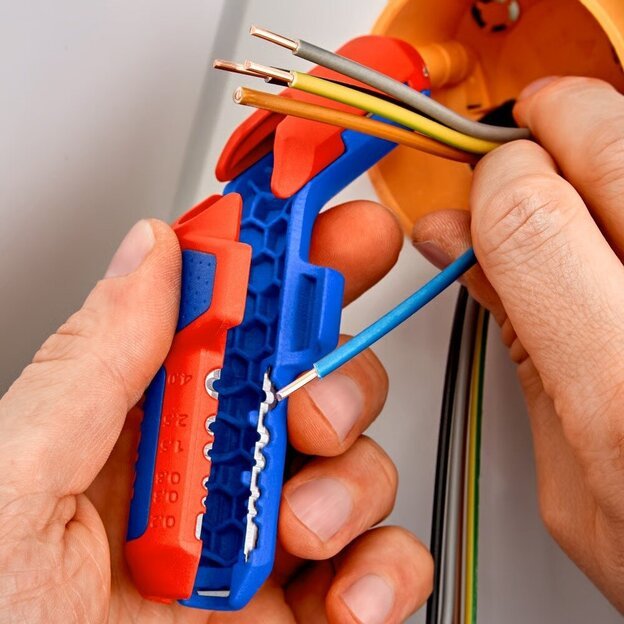 Laidų nuvalymo įrankis FV kabeliams KNIPEX ErgoStrip 8 Laidų nuvalymo įrankis FV kabeliams KNIPEX ErgoStrip 8
