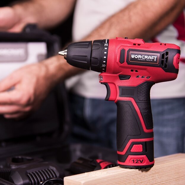 Li-ion Cordless drill 12V with accesorries in plastic box 18